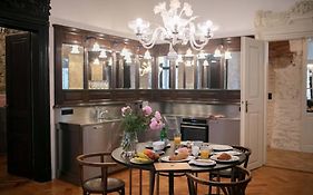 King Charles Apartment